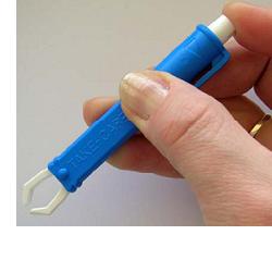 PINZETTA TOGLI ZECCHE IN PLASTICA BLISTER SINGOLO - farmasconti.eu